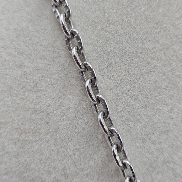 VINTAGE Avon Silver Tone Romanesque Jewel Tone Filigree Cross Pendant Necklace - Picture 6 of 7